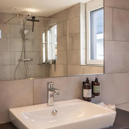 Alp Living Self-check In דירה